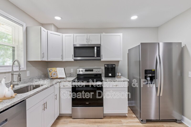 2 Bedroom/1 Bathroom Apartment in Downtown Dickson! property image