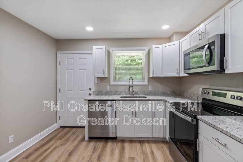 2 Bedroom/1 Bathroom Apartment in Downtown Dickson! property image