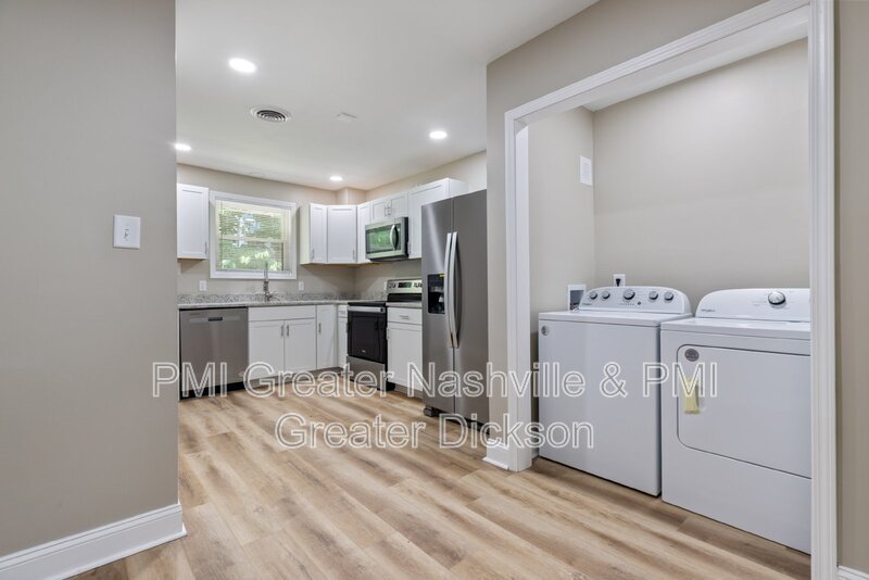 2 Bedroom/1 Bathroom Apartment in Downtown Dickson! property image