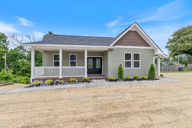 Charming 3-Bedroom Home with 2 Full Baths in the Heart of Dickson! property image