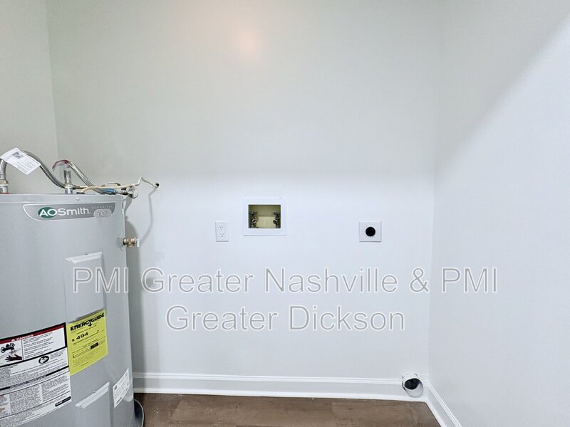 Charming Newly Renovated 2 Bedroom Duplex in the Heart of Downtown Dickson! property image