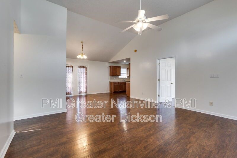 Charming - 3 Bedroom, 2 Bath Home in Waverly, TN property image