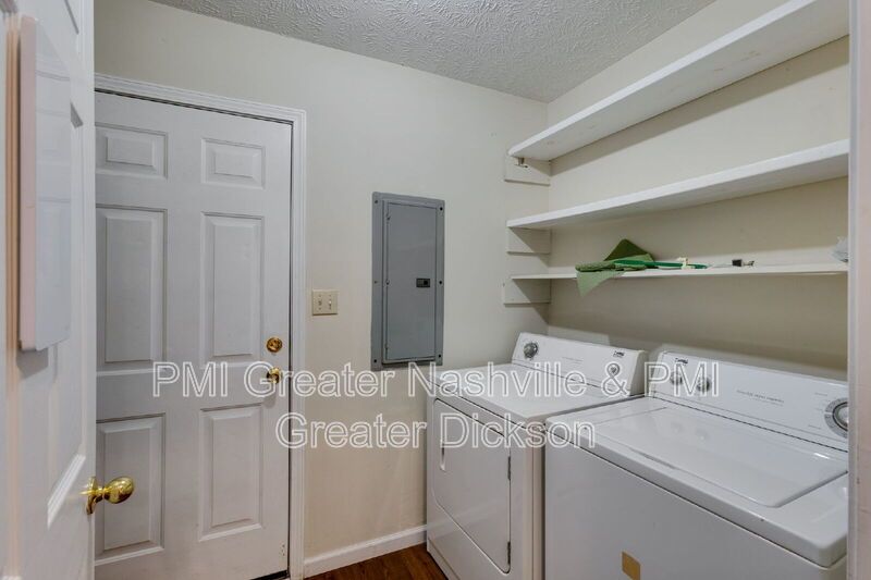 Charming - 3 Bedroom, 2 Bath Home in Waverly, TN property image