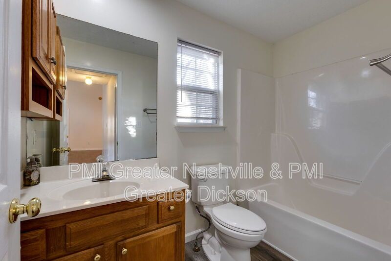 Charming - 3 Bedroom, 2 Bath Home in Waverly, TN property image